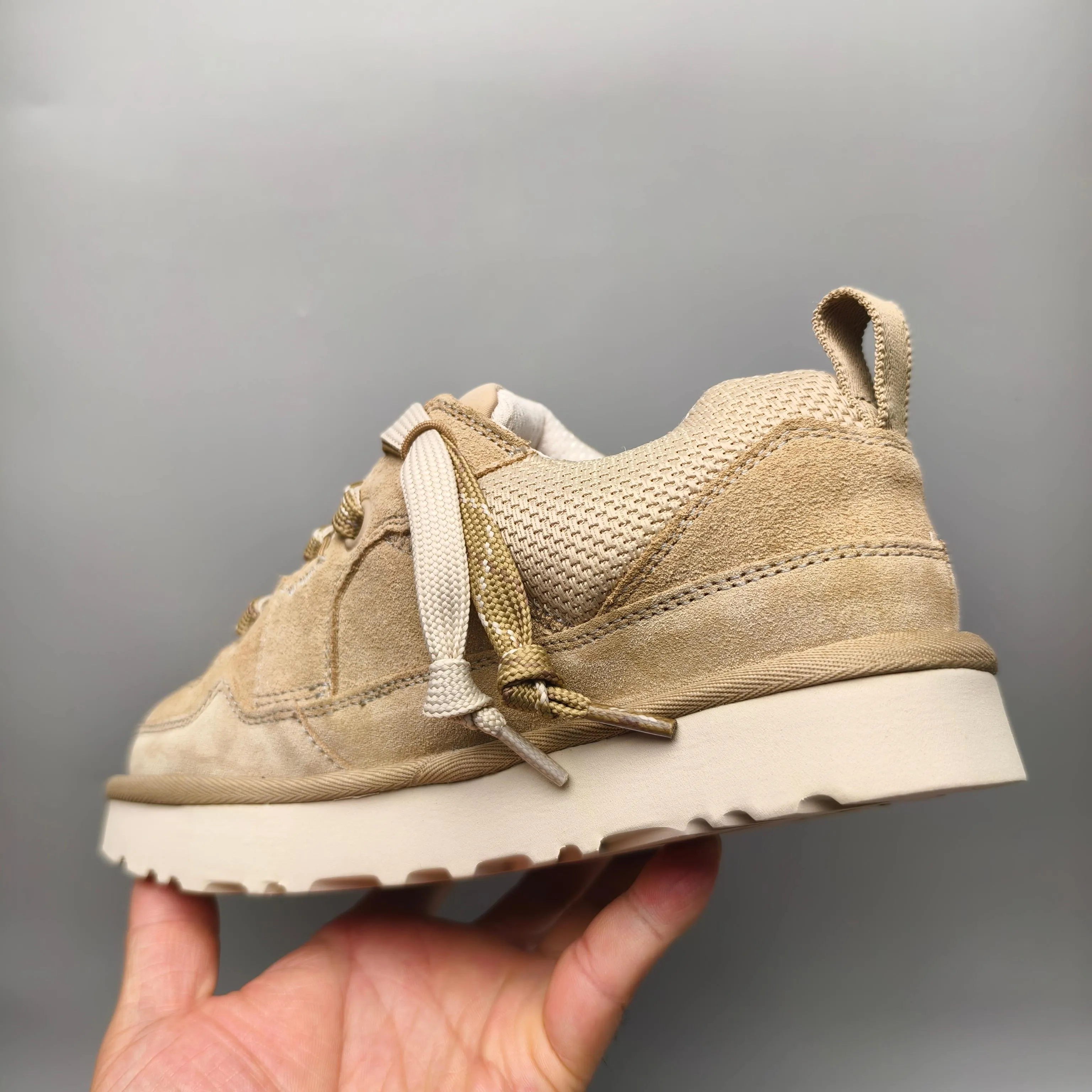 💰560 UGG sheepskin all-in-one snow boots 8890 Spring and summer mesh sports and leisure style Color: Sand, Maroon, Black Size: 35-41?